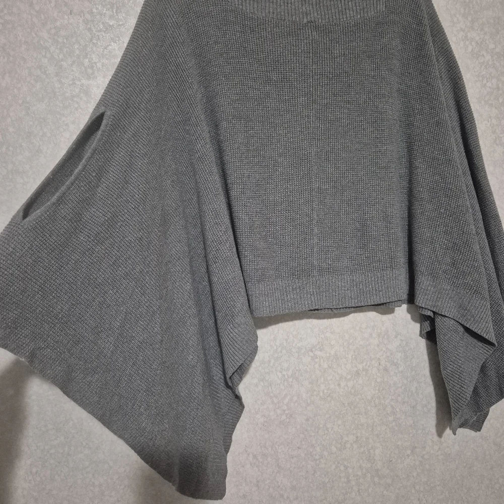 Lululemon Athletica Gray Poncho Sweater-Oversized....Size:OS